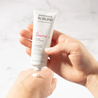ANNEMARIE BÖRLIND ZZ SENSITIVE SYSTEM-ANTI STRESS Aufbauende Nachtcreme 50 Ml 3 ANNEMARIE BÖRLIND ZZ SENSITIVE SYSTEM-ANTI STRESS Aufbauende Nachtcreme 50 Ml – Bild 3